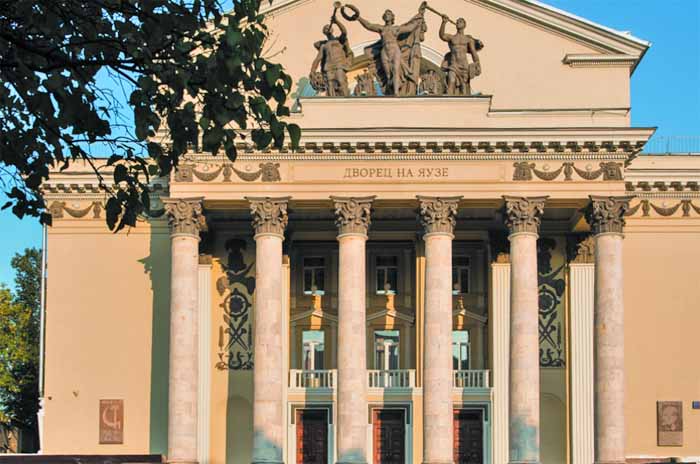 Здание Дворца на Яузе