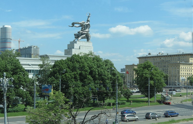 Скульптура Рабочий и колхозница